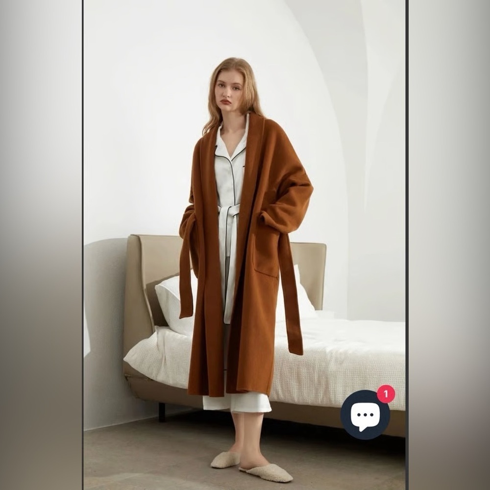 Quaint Wool Cashmere coat with belt - Picture 2 of 8